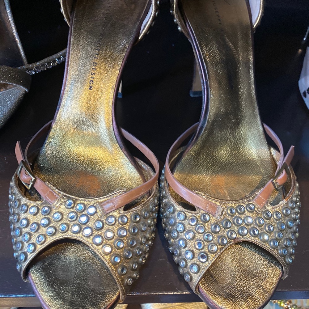 GEUSEPPE ZANOTTI pump STUNNING